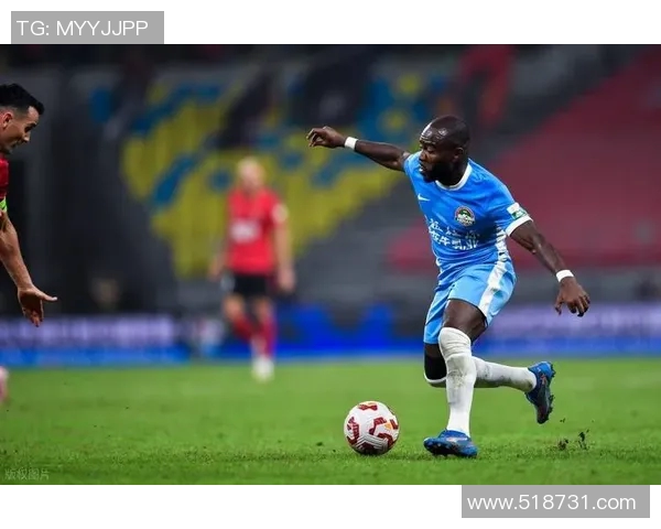 足球明星引发争议言论惹怒亚洲球迷引发对种族歧视的深思与讨论